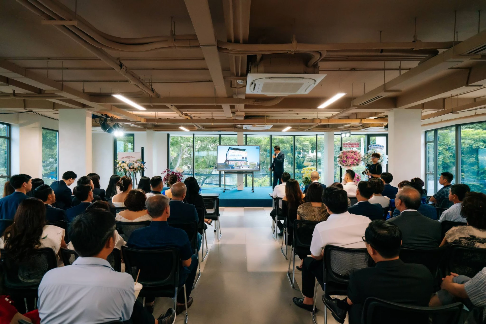 https://static.quochuyanhcorp.vn/17568/2024/Quốc/Apollo Haus/Album ảnh/Khánh thành/khanh-thanh-apollo-haus (24).jpg